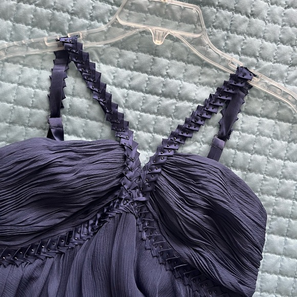 Beautiful blue BCBG short cocktail dress. Size 8. 100% silk crepe gauze fabric. - Picture 4 of 8